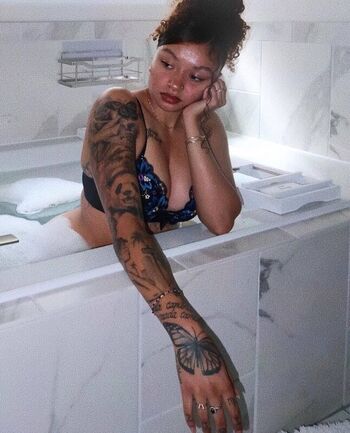 Full leaked Big cash cass private onlyfans photo