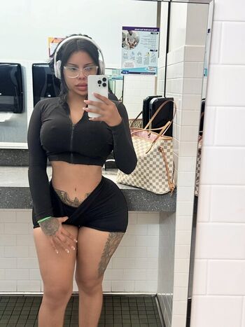 Full leaked Iluvcinnie private onlyfans photo