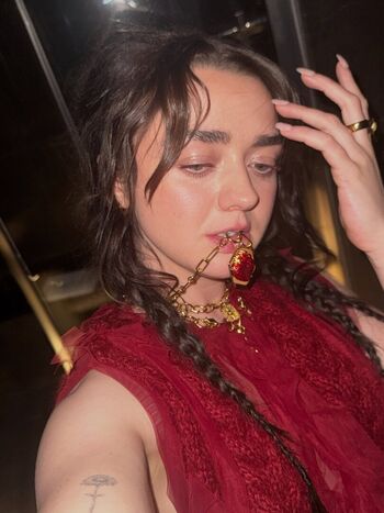 Full leaked Maisie williams private onlyfans photo