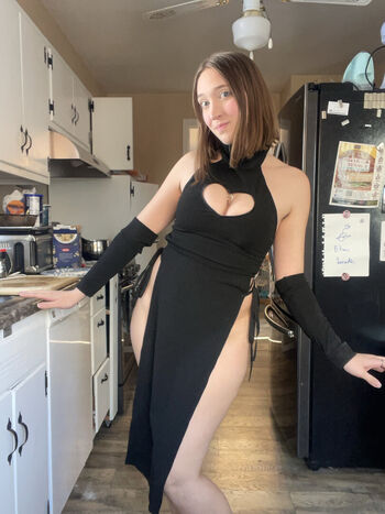 Full leaked Qweeneevee private onlyfans photo